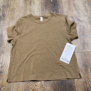 Size 4 lululemon classic fit cotton blend tee brand new with tags